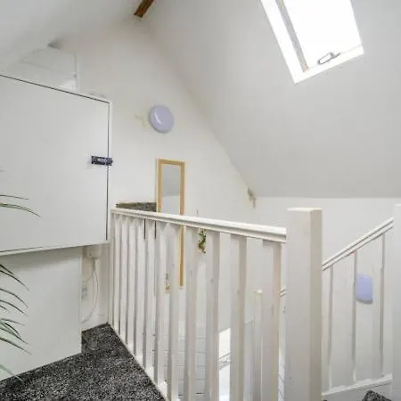 Rb1gh- Cosy & Well Designed