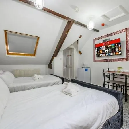 Rb1gh- Cosy & Well Designed Leeds (West Yorkshire)