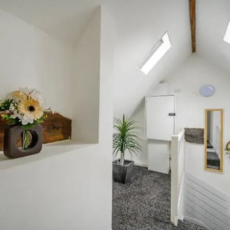 Rb1gh- Cosy & Well Designed