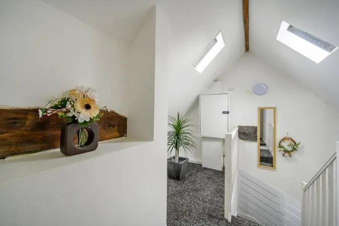 Rb1gh- Cosy & Well Designed